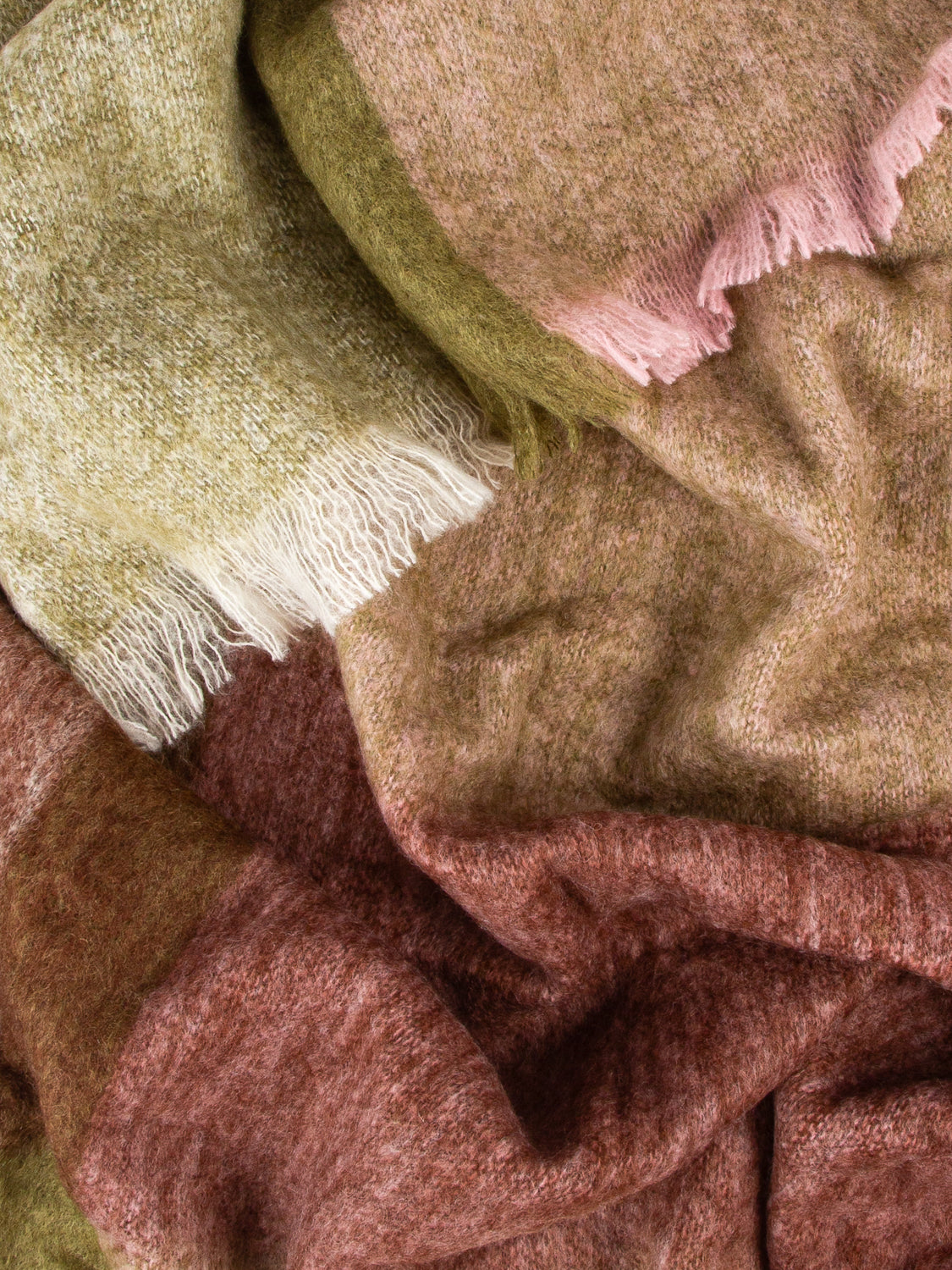 SOFA Travel Mohair Blanket Bloos